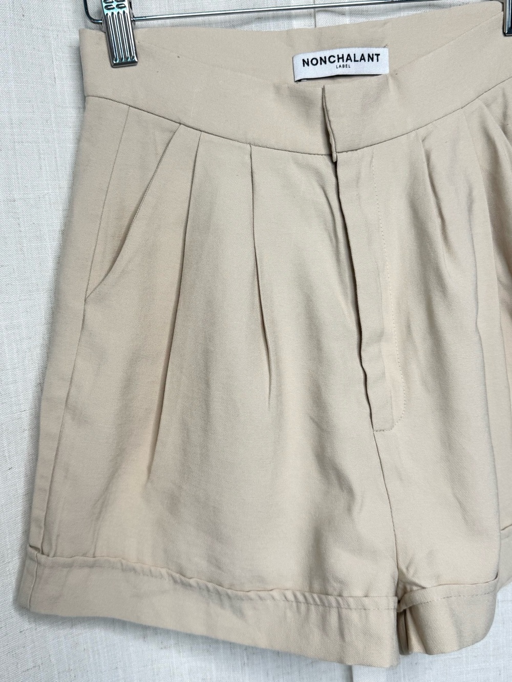 Nonchalant Label Pleated Tailored High Waist Shorts Cream XS - Picture 5 of 14